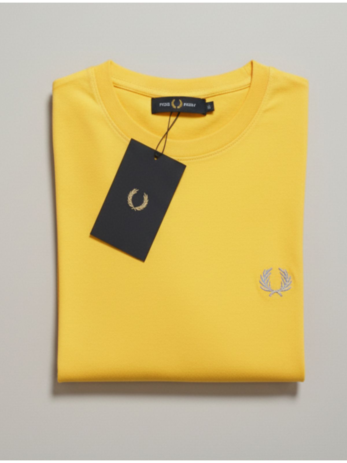 Camiseta Fred Perry - Amarelo com logo Cinza - Egí... - SP GRIFES - Camisetas Importadas no Atacado