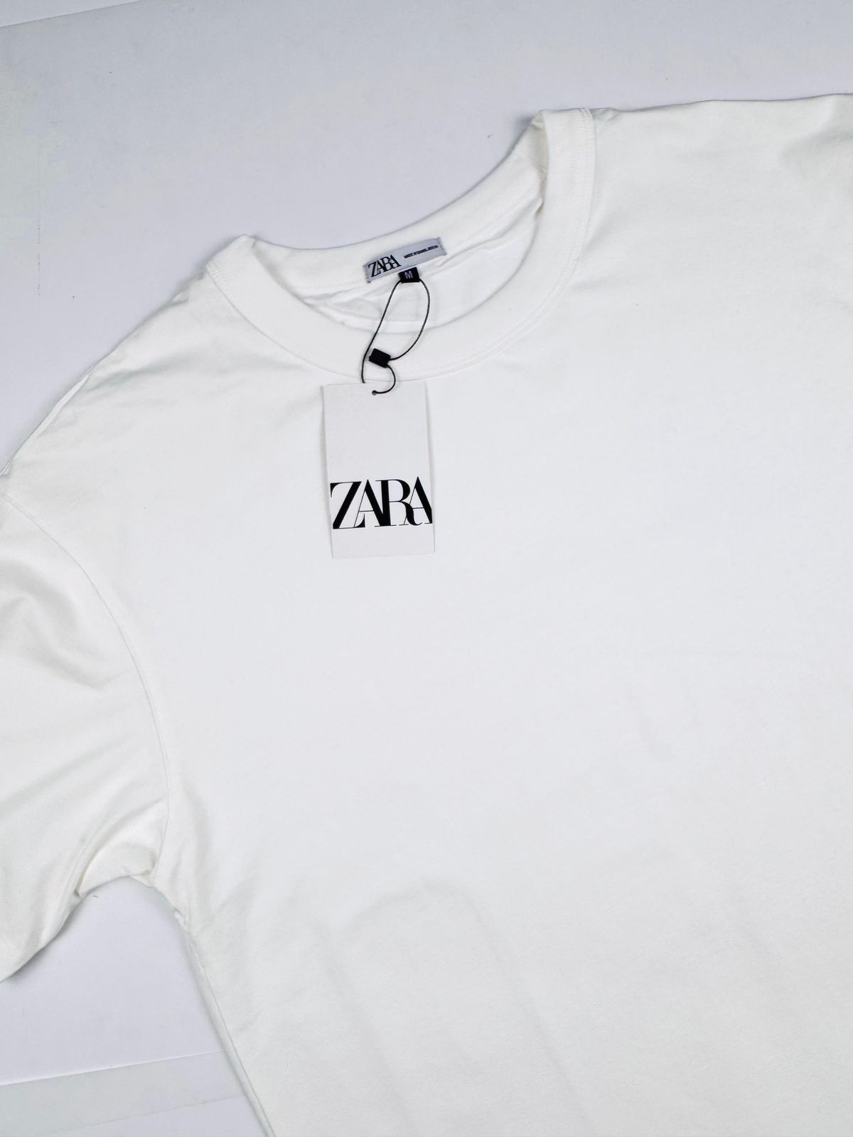 CAMISETA ZARA COM BAG - BRANCA - SP GRIFES - Camisetas Importadas no Atacado