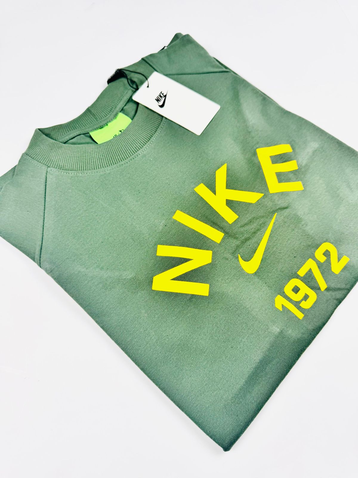 CAMISETA NIKE OVERSIZED PERFUMADA - VERDE - SP GRIFES - Camisetas Importadas no Atacado