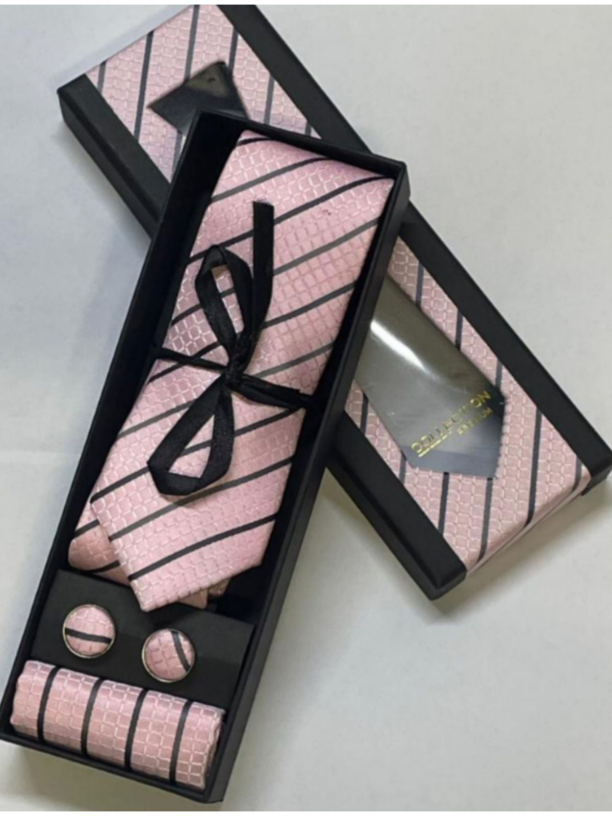 Caixa com Gravata Rosa e Preta - SP GRIFES - Camisetas Importadas no Atacado