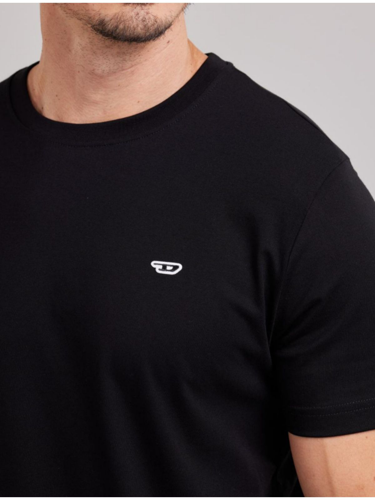CAMISETA DIESEL - BRANCA COM A LOGO PRETA - SP GRIFES - Camisetas Importadas no Atacado