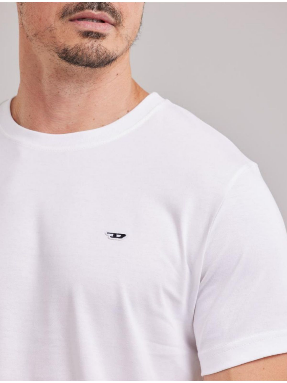 CAMISETA DIESEL - BRANCA COM A LOGO PRETA - SP GRIFES - Camisetas Importadas no Atacado