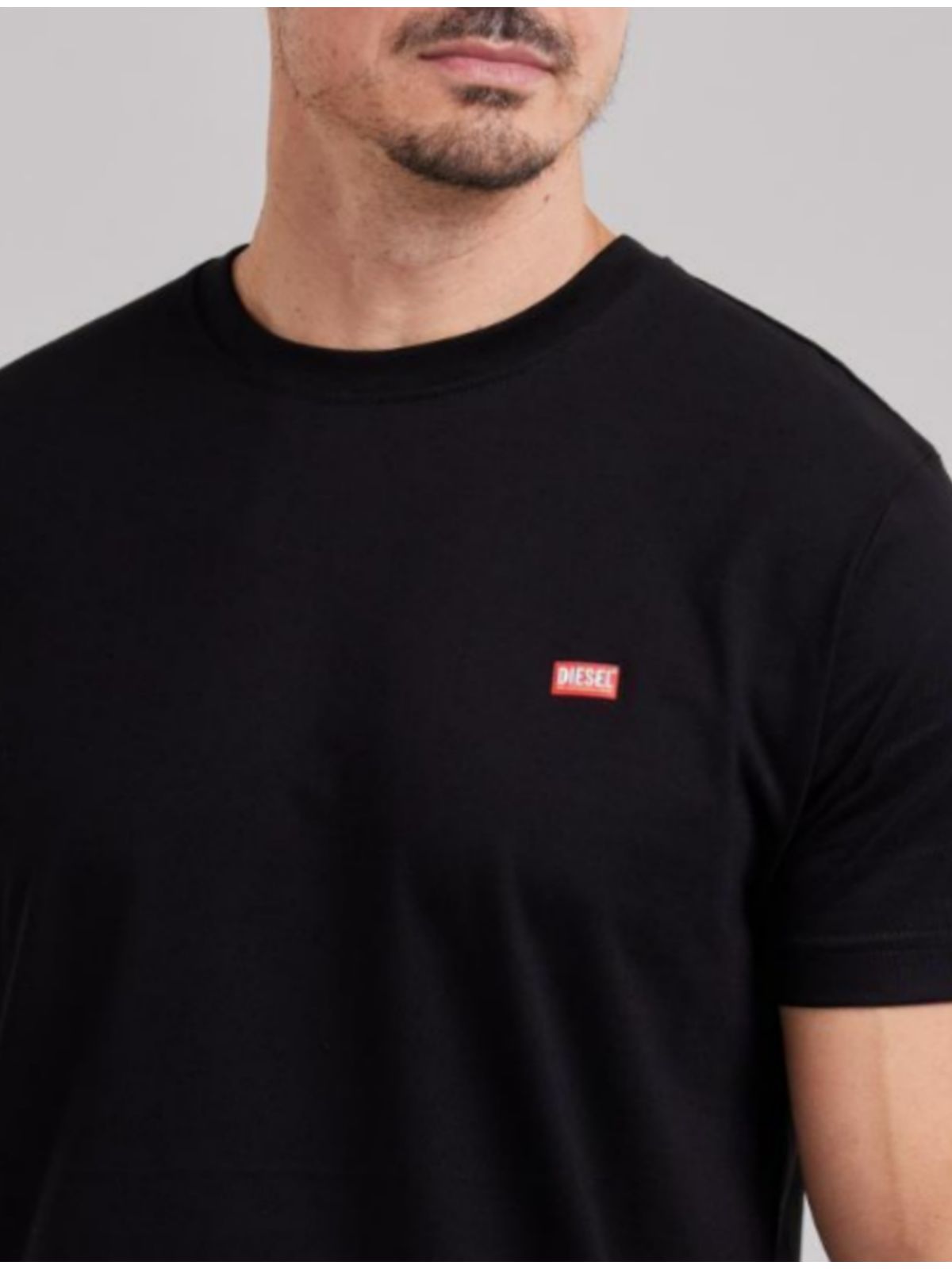 CAMISETA DIESEL - PRETA COM A LOGO VERMELHA - SP GRIFES - Camisetas Importadas no Atacado