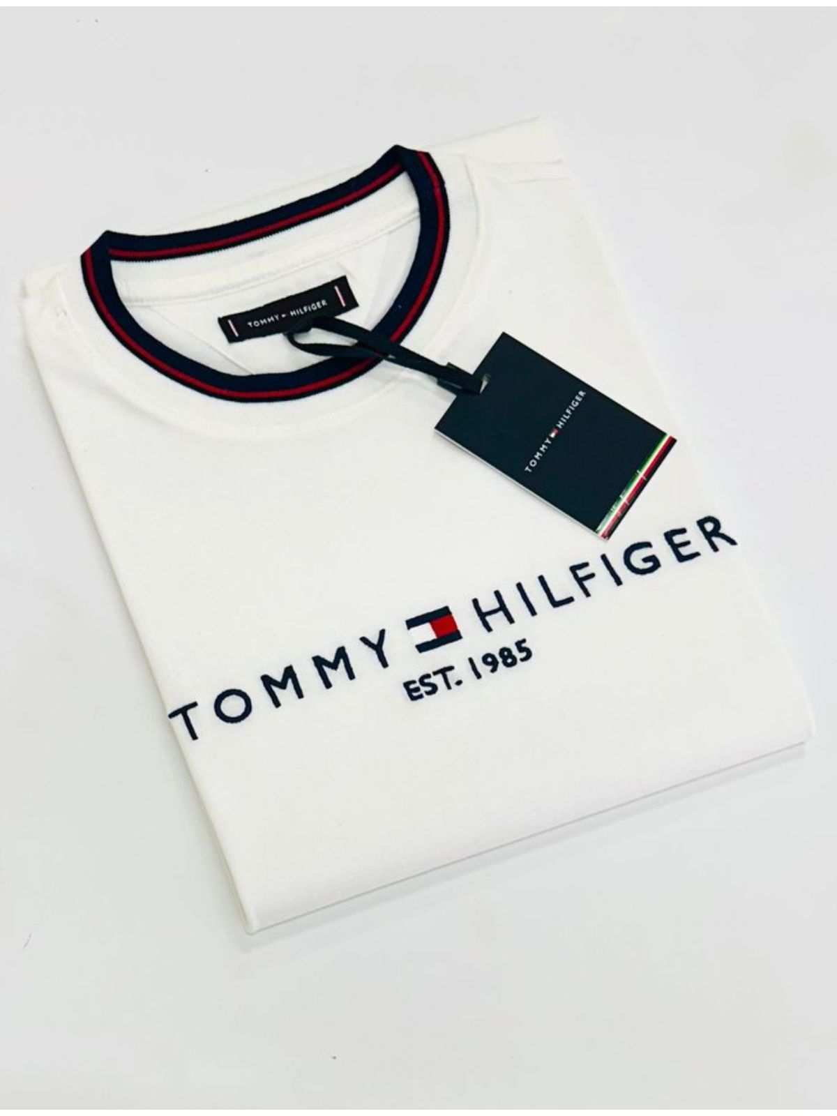 Camiseta Tommy Hilfiger Gola Diferenciada - Branca... - SP GRIFES - Camisetas Importadas no Atacado