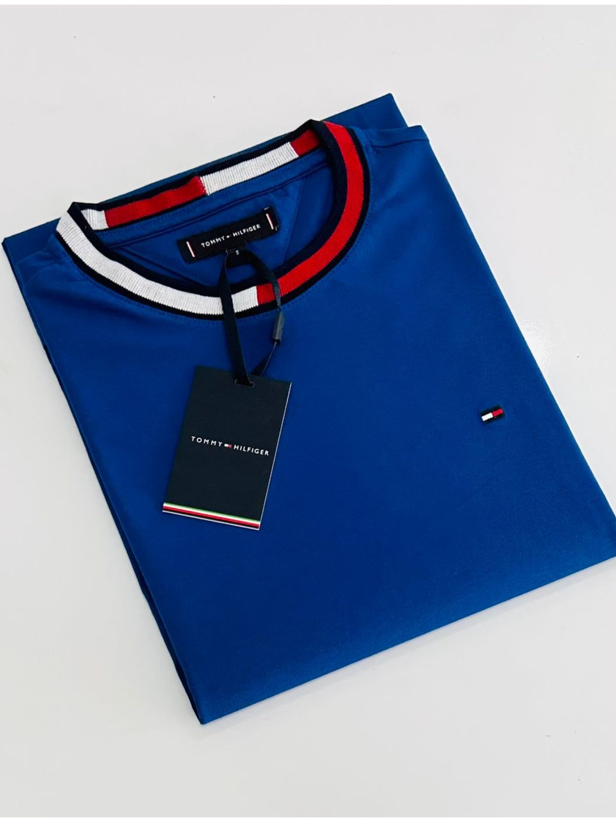 Camiseta Tommy Hilfiger Gola Diferenciada - Azul R... - SP GRIFES - Camisetas Importadas no Atacado