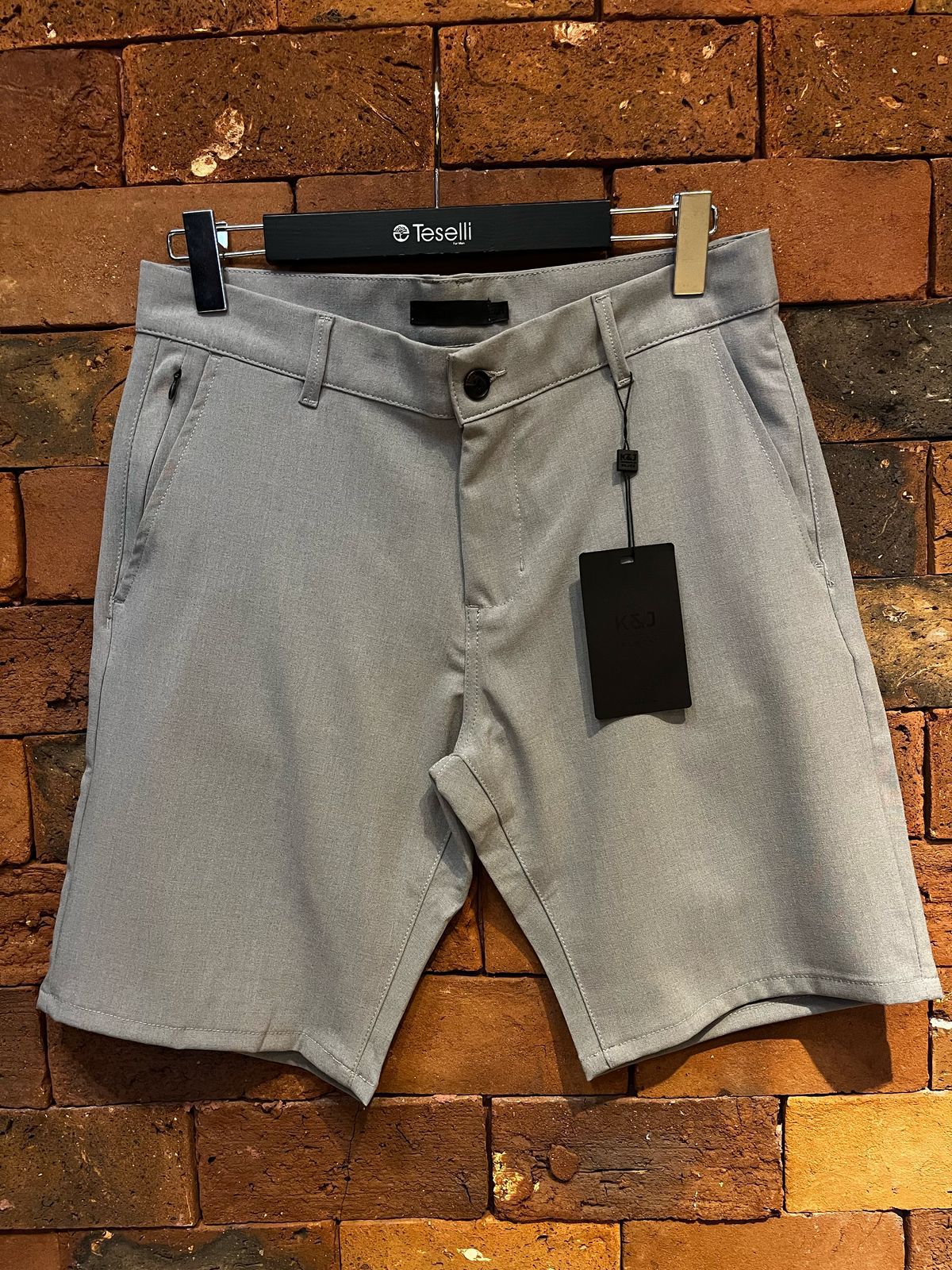 Bermuda Alfaiataria Jogger K&J Cinza BM242210 - 62... - Teselli