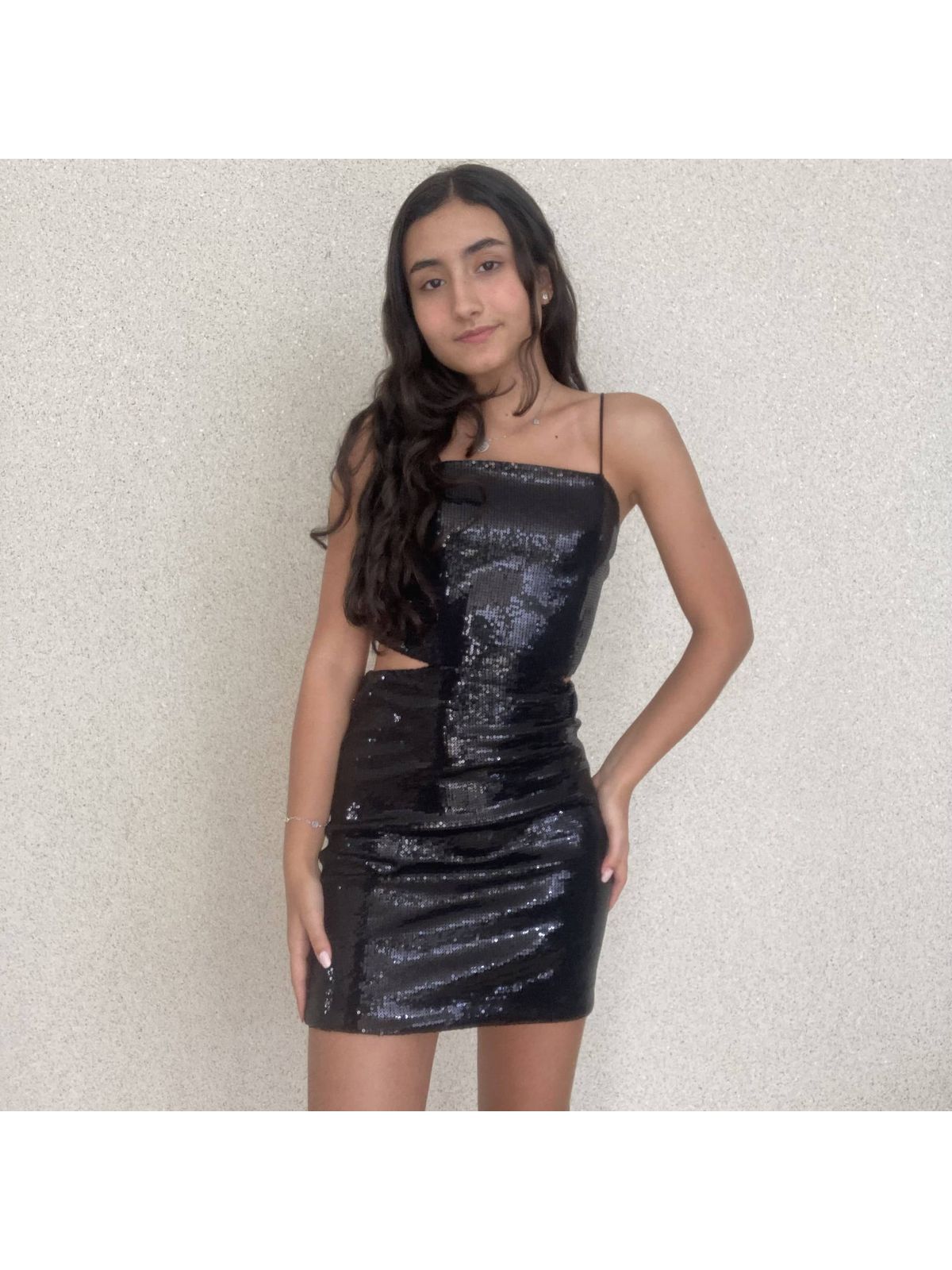 VESTIDO COM RECORTE PAETE - TokTeen