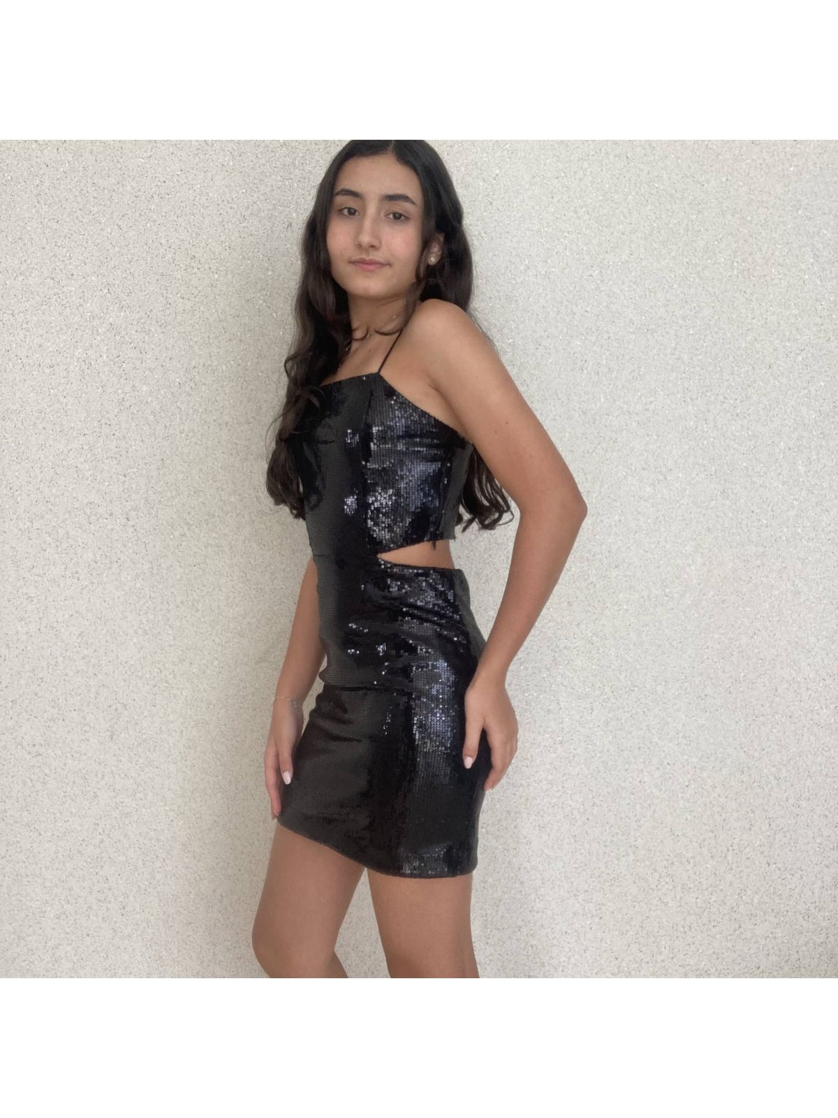 VESTIDO COM RECORTE PAETE 