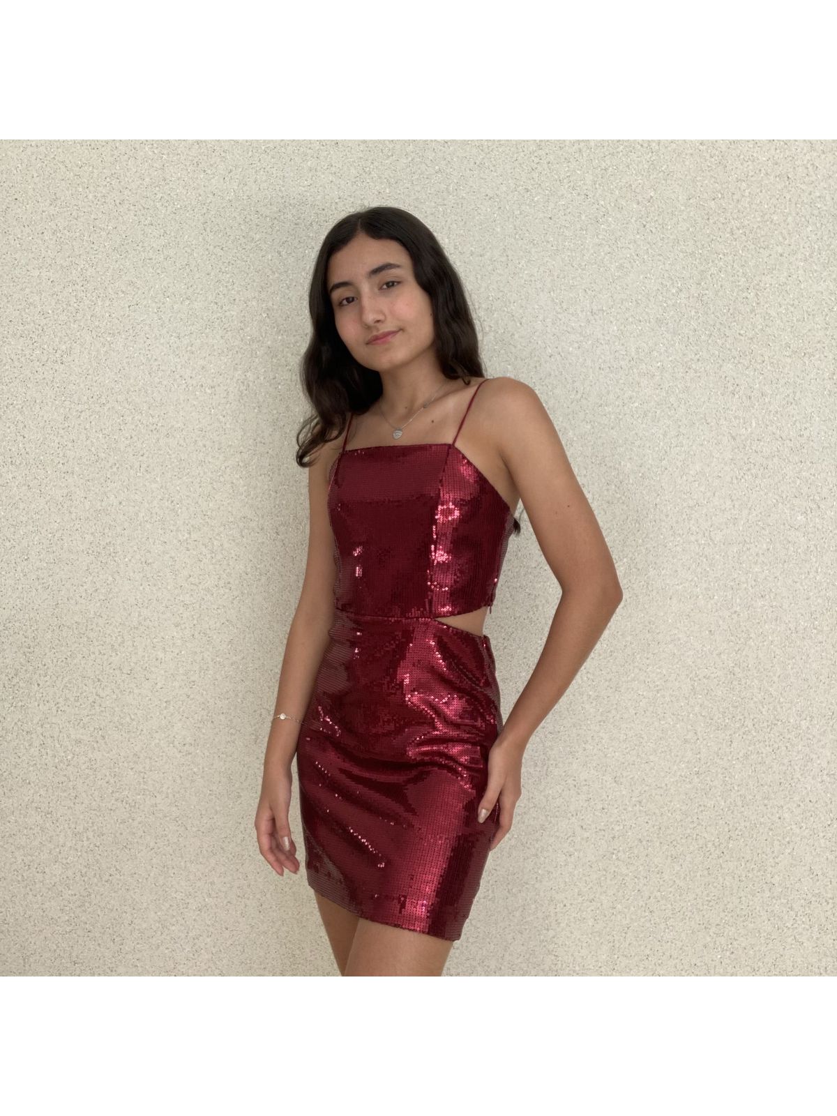 VESTIDO COM RECORTE PAETE