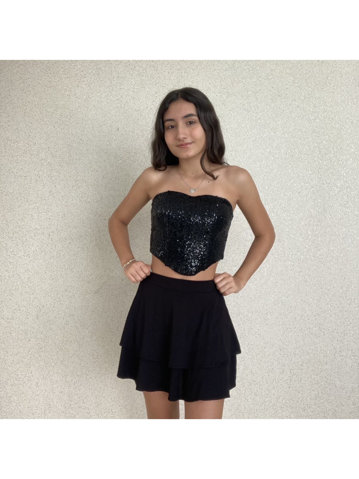 CROPPED DE PAETÊ SEM ALÇA COM BARBATANA