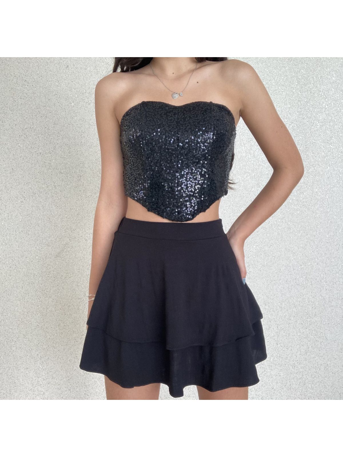 CROPPED DE PAETÊ SEM ALÇA COM BARBATANA