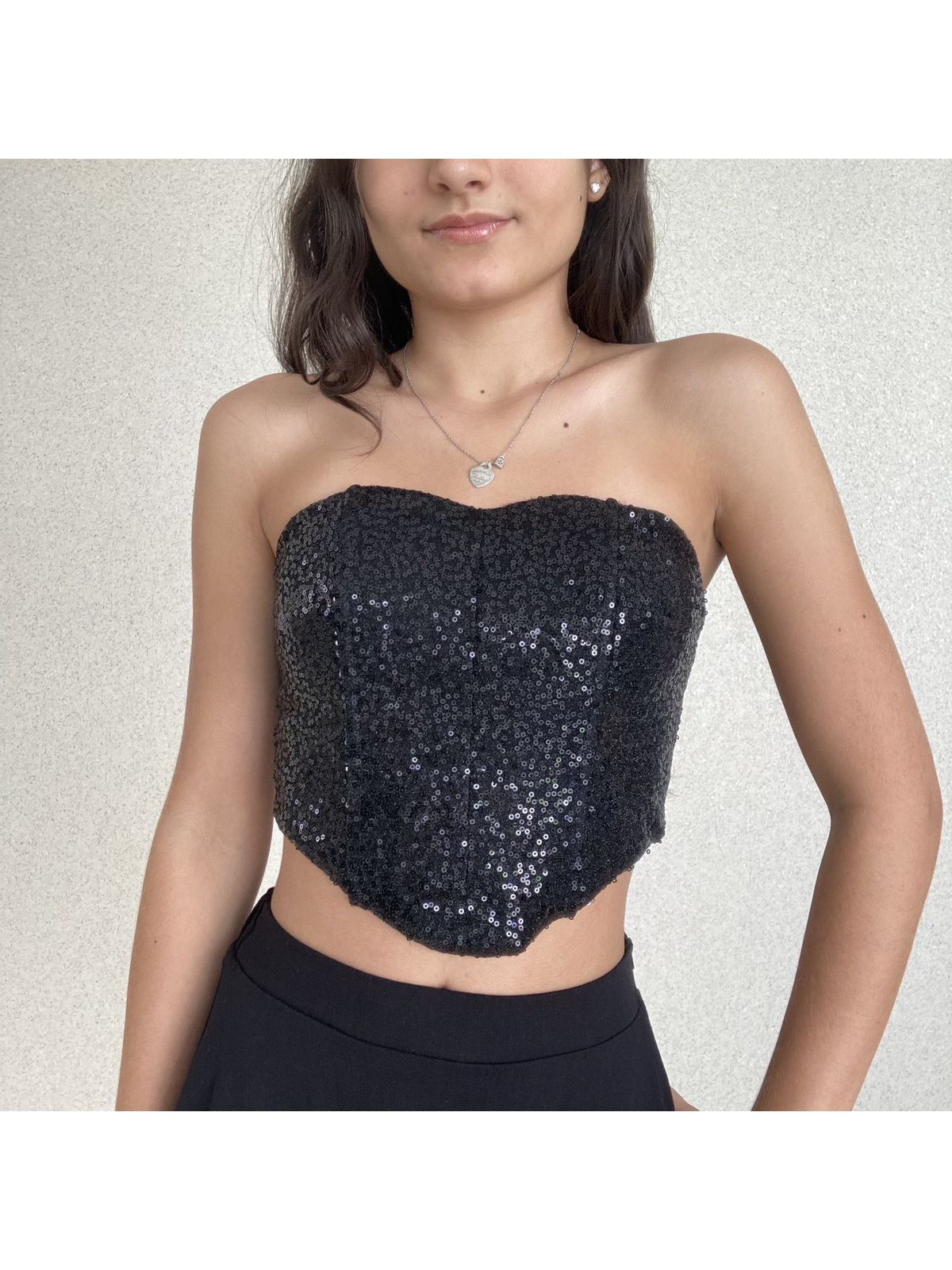 CROPPED DE PAETÊ SEM ALÇA COM BARBATANA - TokTeen