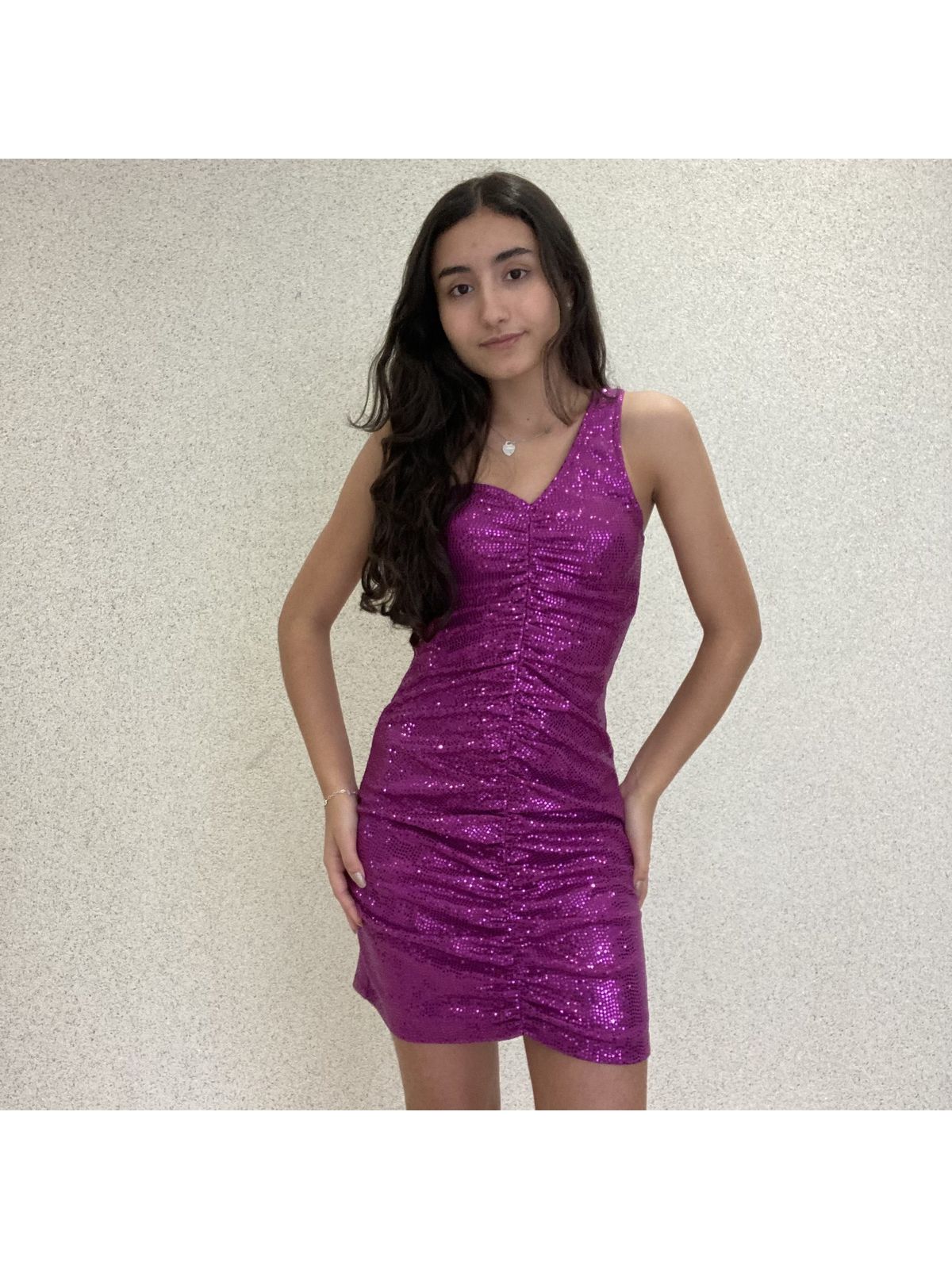 VESTIDO COM BRILHO UM OMBRO - TokTeen