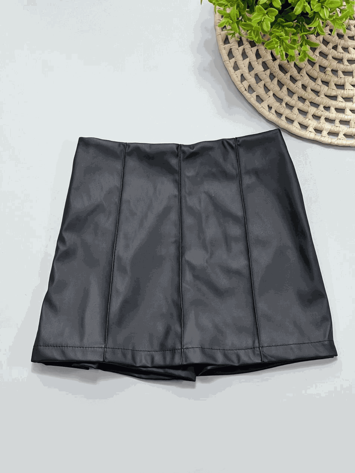 Short Saia Couro Sintético - Isa Cintra Moda Infantil