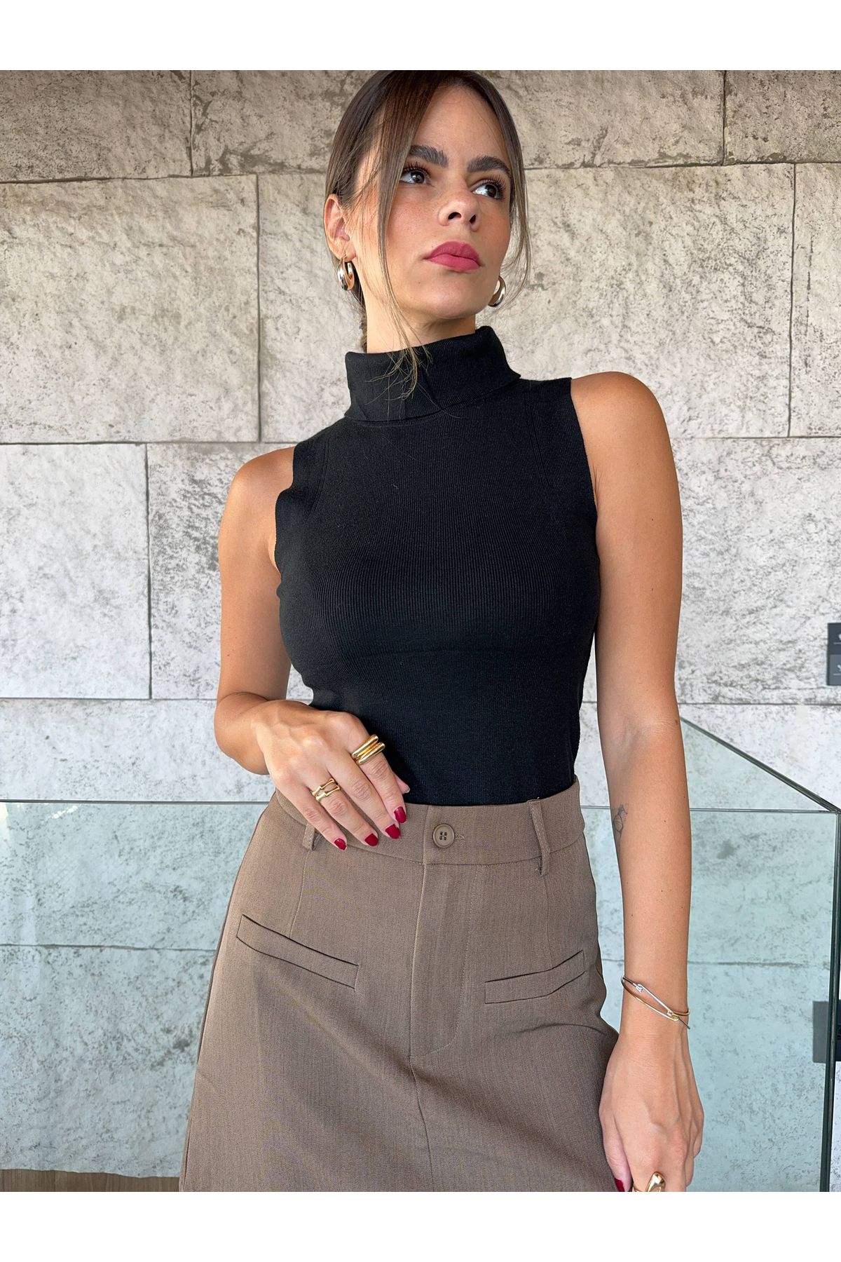 Blusa Yumi tricot gola alta - preta 