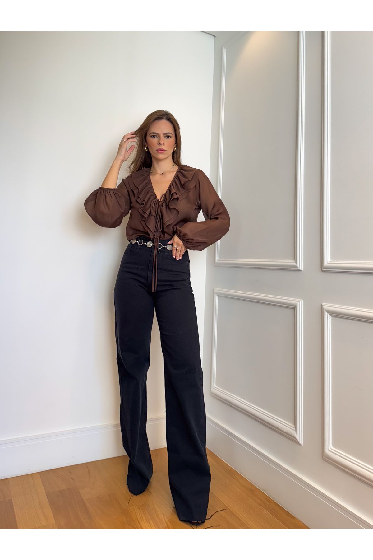Blusa Camys manga longa com babado e amarração transparência - Marrom