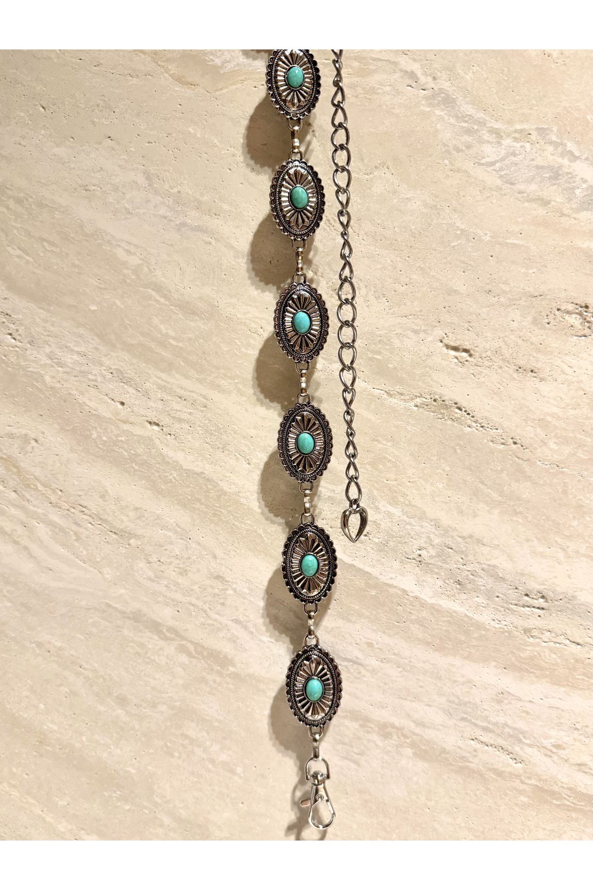 Cinto May de corrente com pedra turquesa 