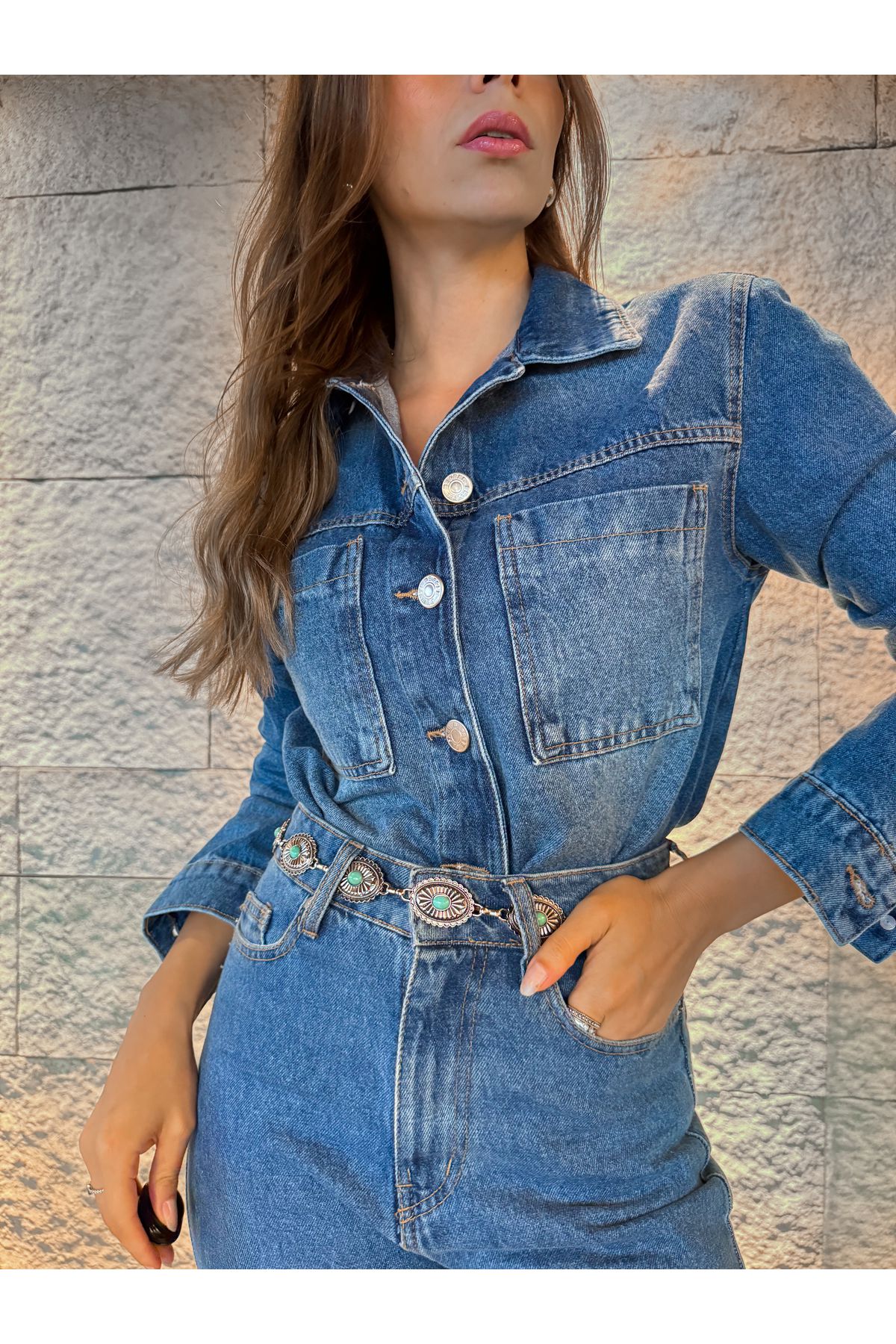 Jaqueta Jeans Andreia barra desfiada - lavagem media 