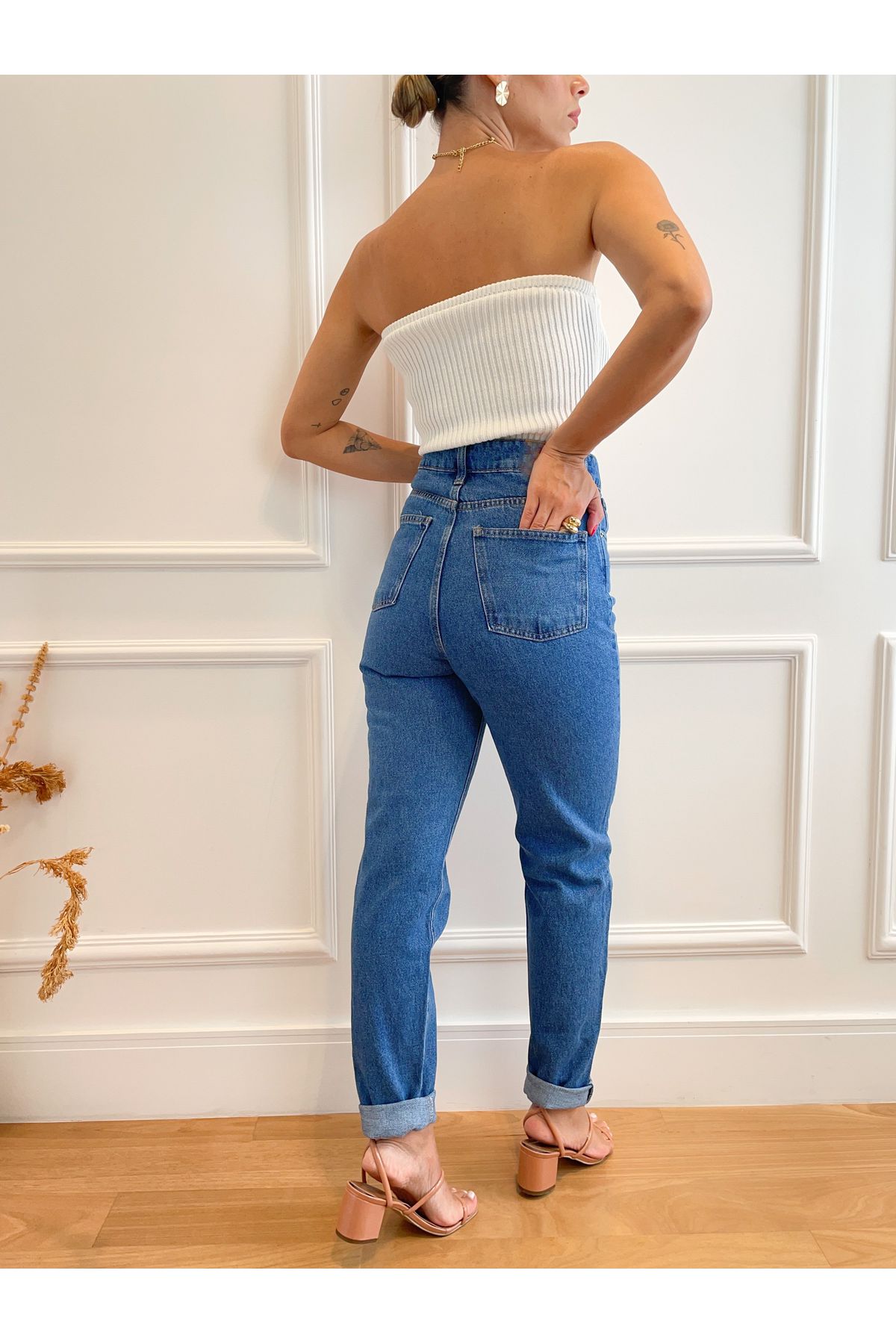 Calça Tieta Mom Jeans cintura alta - lavagem media