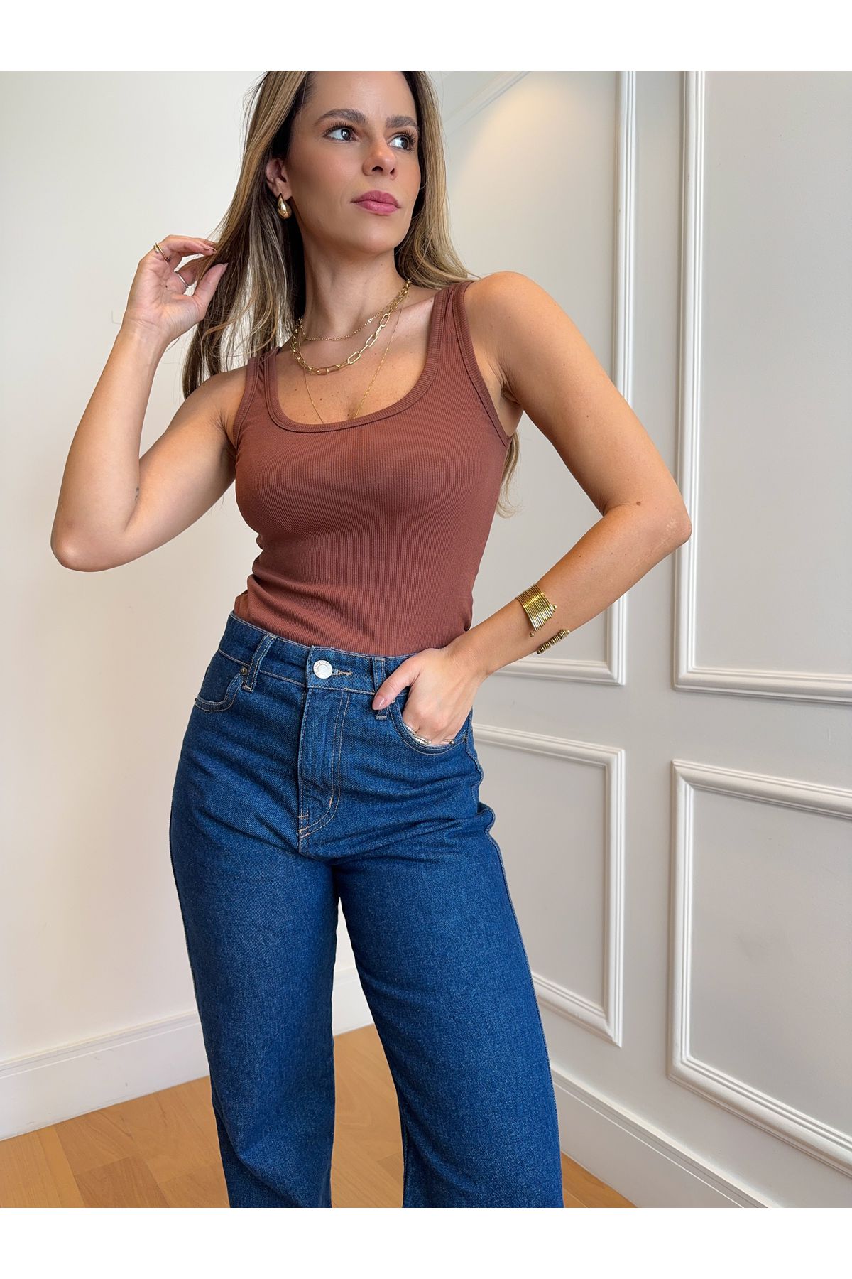 Blusa Cris regata canelada - Marrom