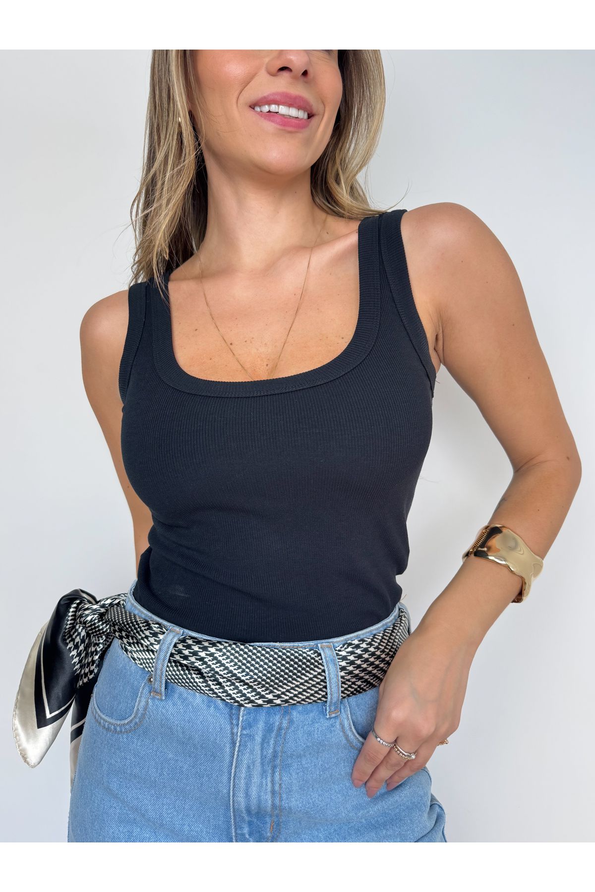 Blusa Cris regata canelada - Preto 