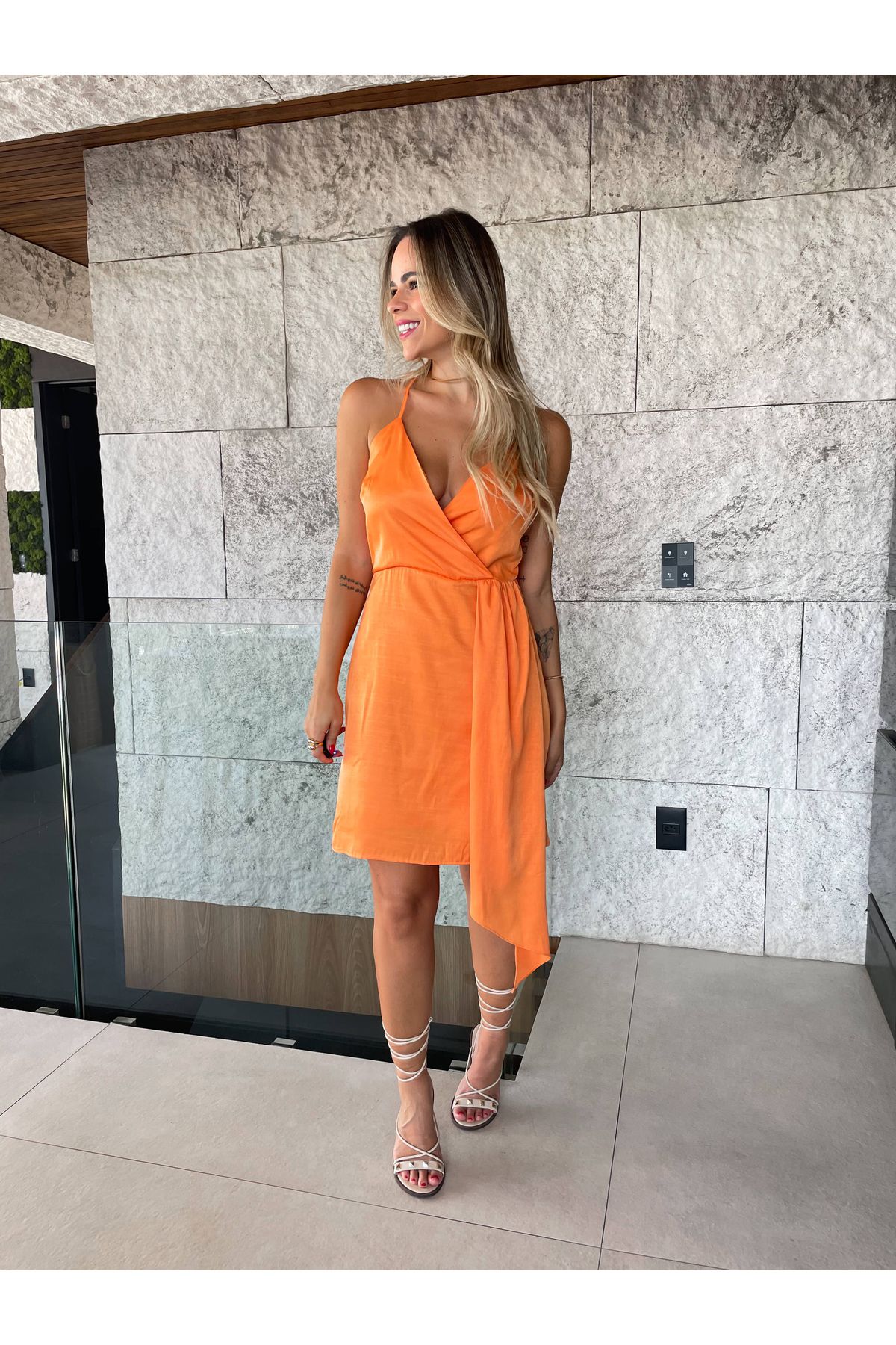 Vestido Nina acetinado - Pessego