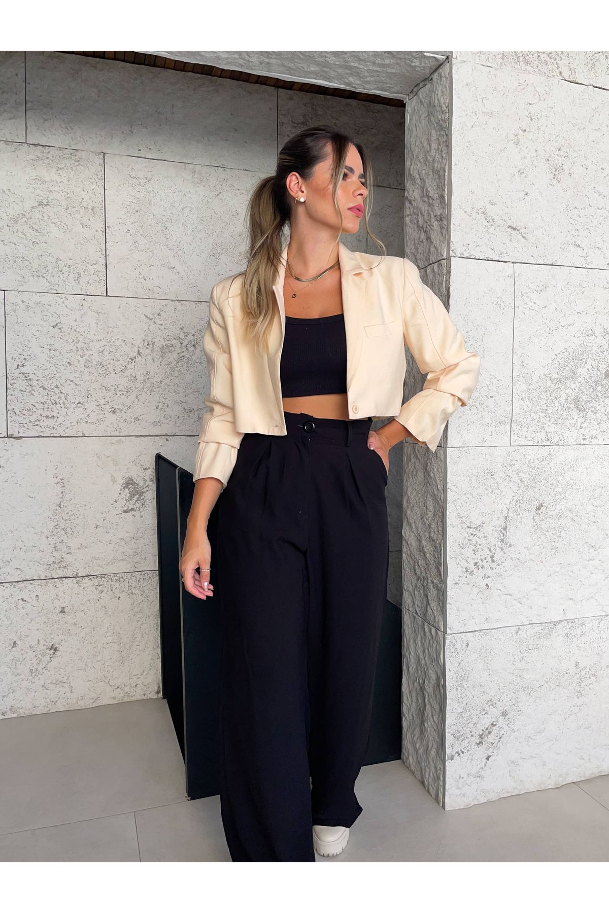 Blazer cropped Rafaela de Alfaiataria - Bege 