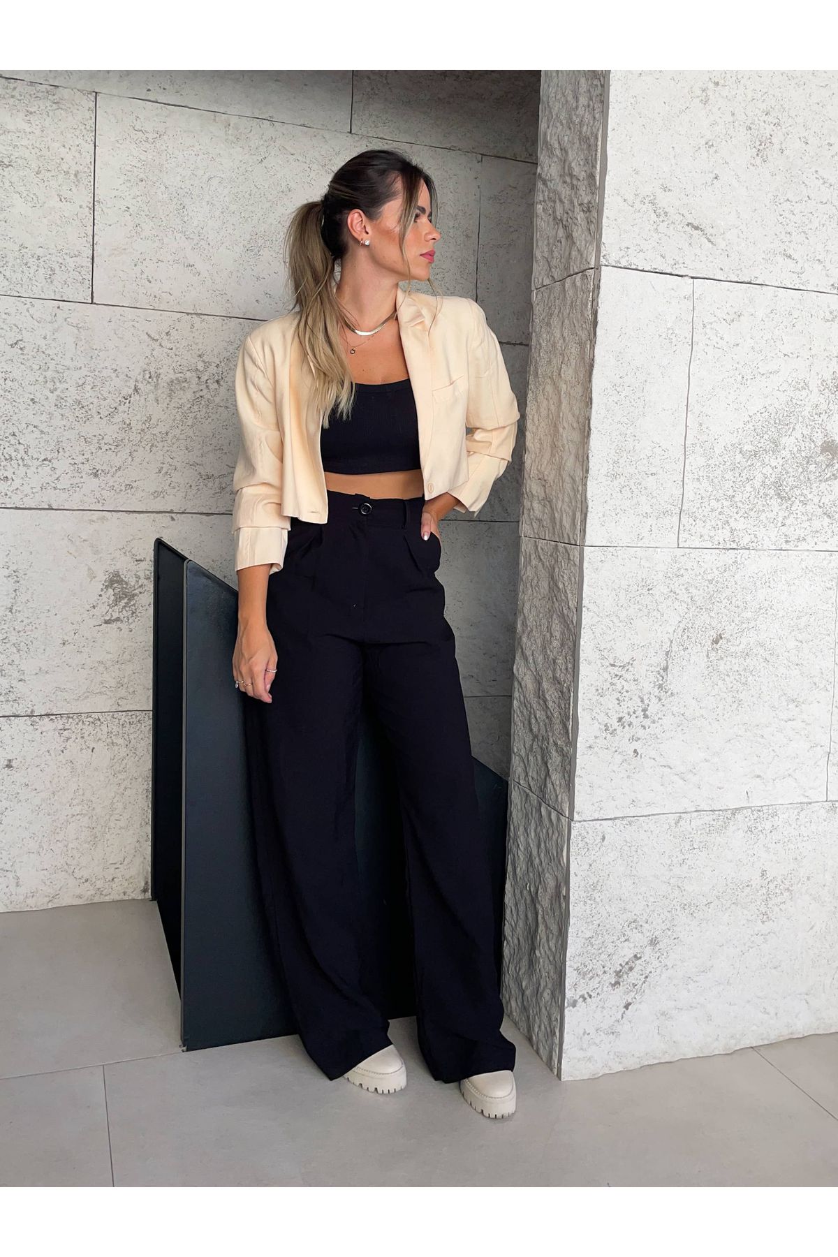 Blazer cropped Rafaela de Alfaiataria - Bege 