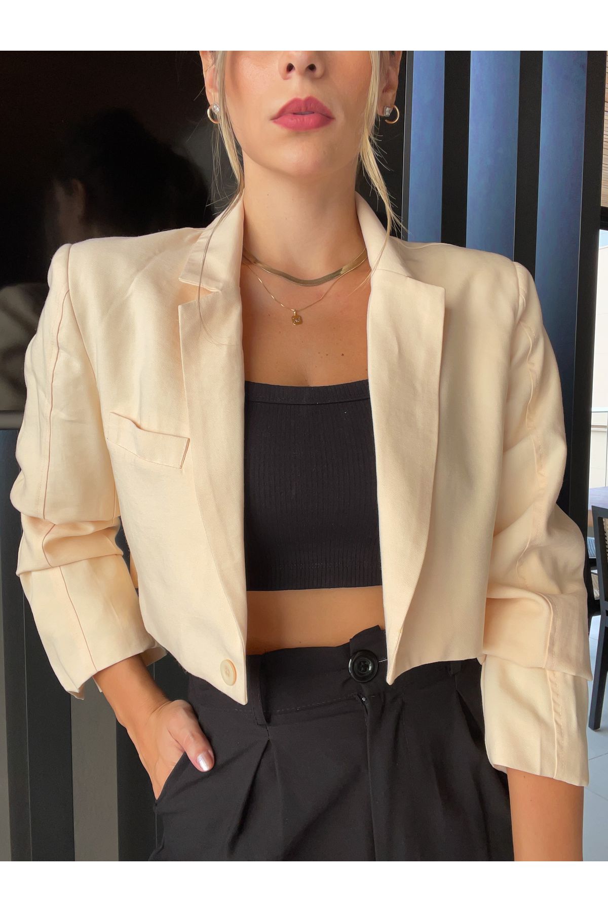 Blazer cropped Rafaela de Alfaiataria - Bege 