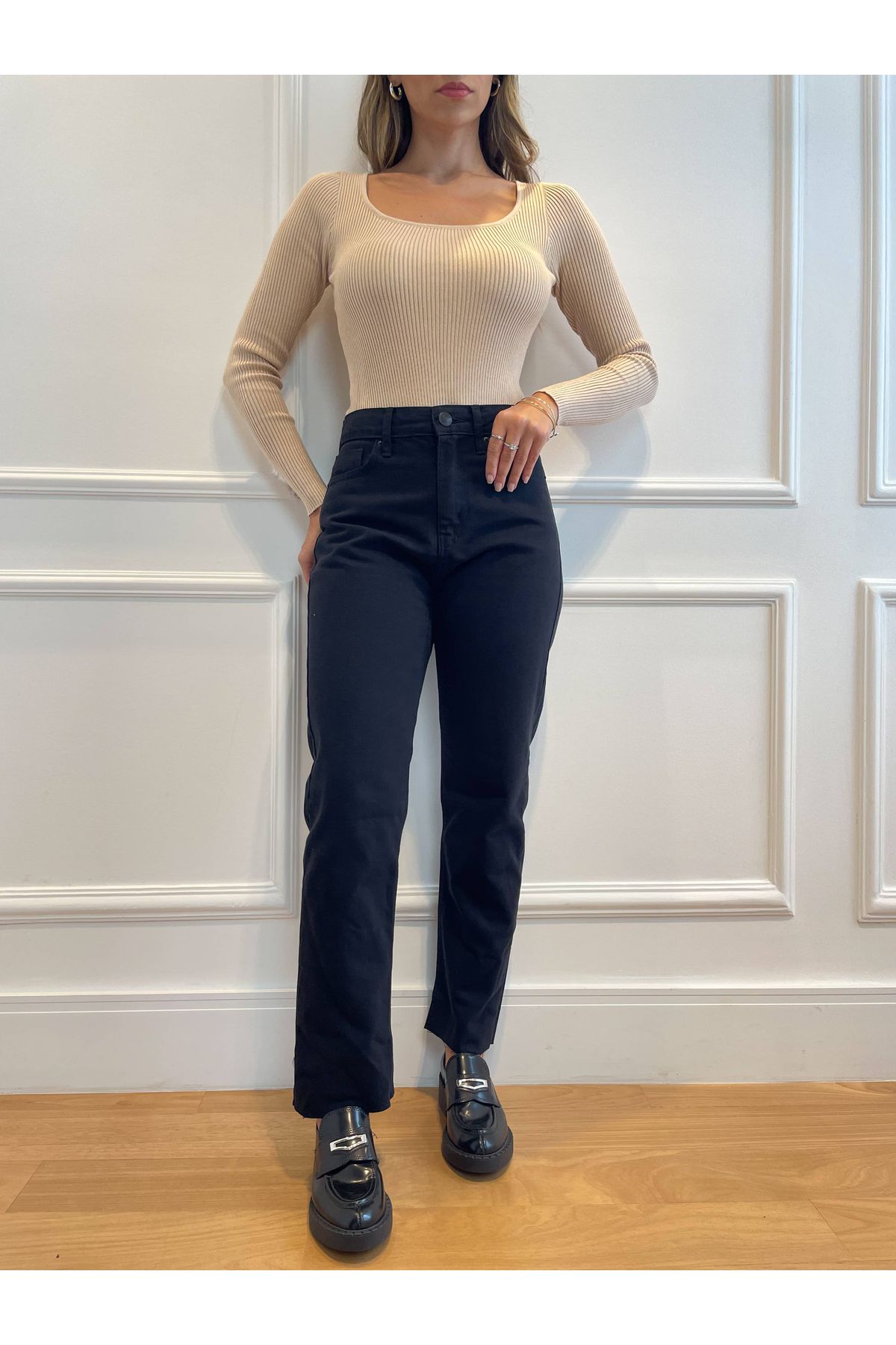 Calça Isabella Jeans reta cintura alta - preta