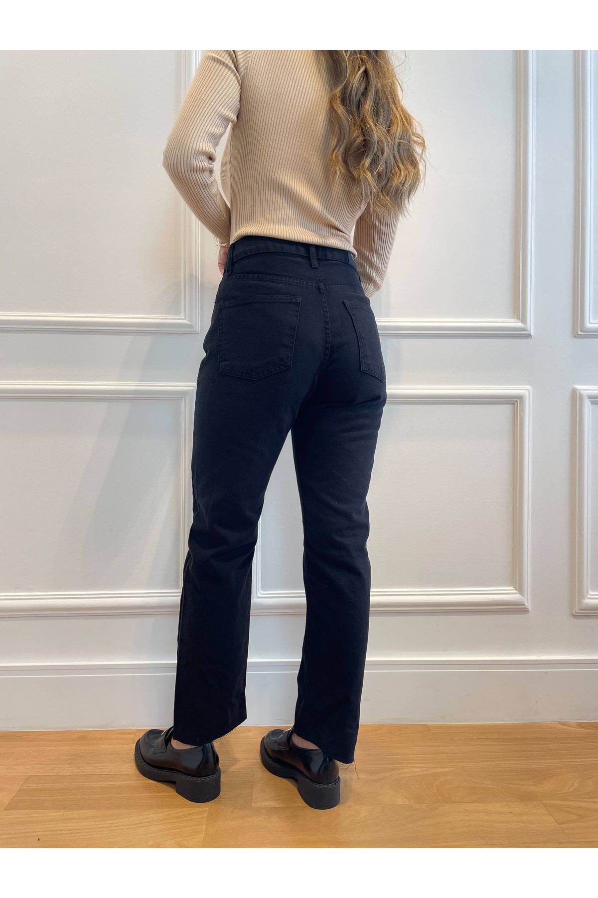 Calça Isabella Jeans reta cintura alta - preta