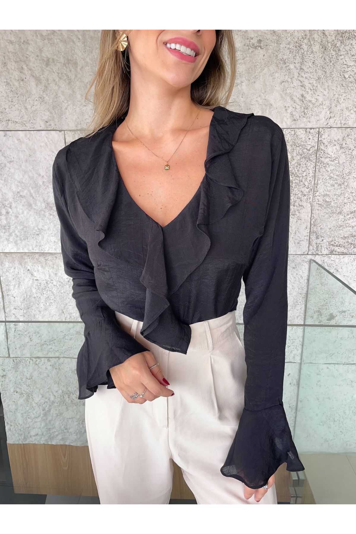 Blusa Lauren babados - Preta