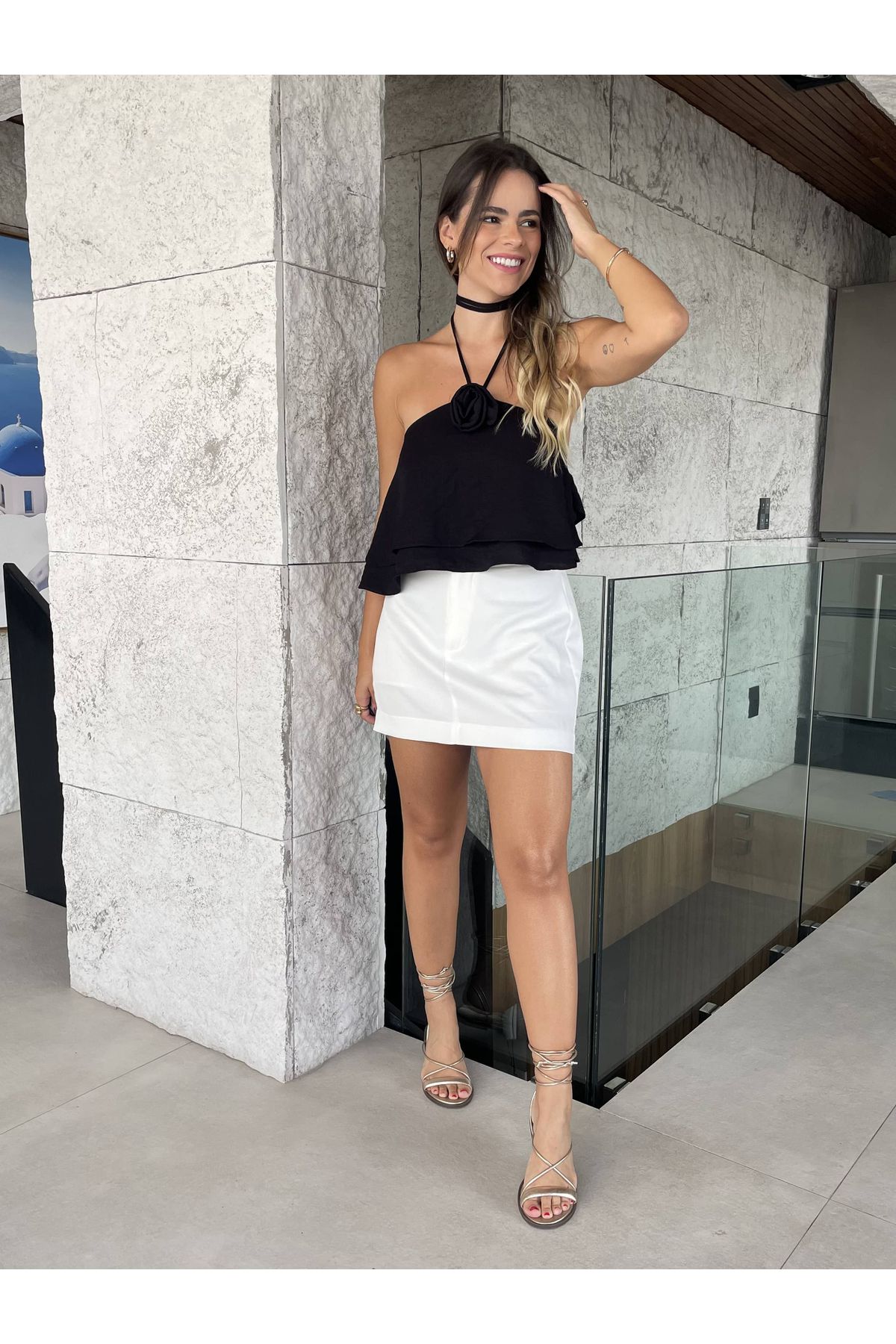 Blusa Jaque babados e flor - Preta