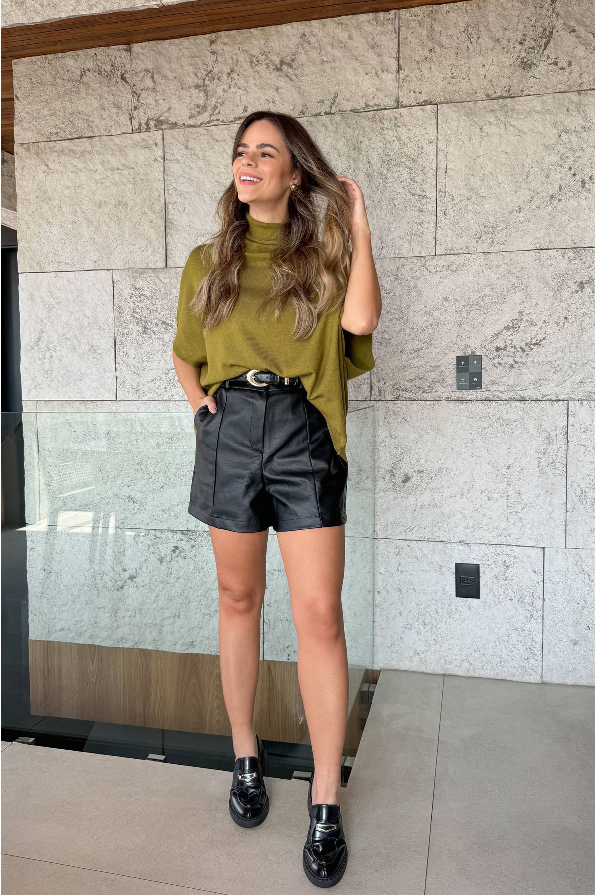 Short Noemi couro sintetico preto 