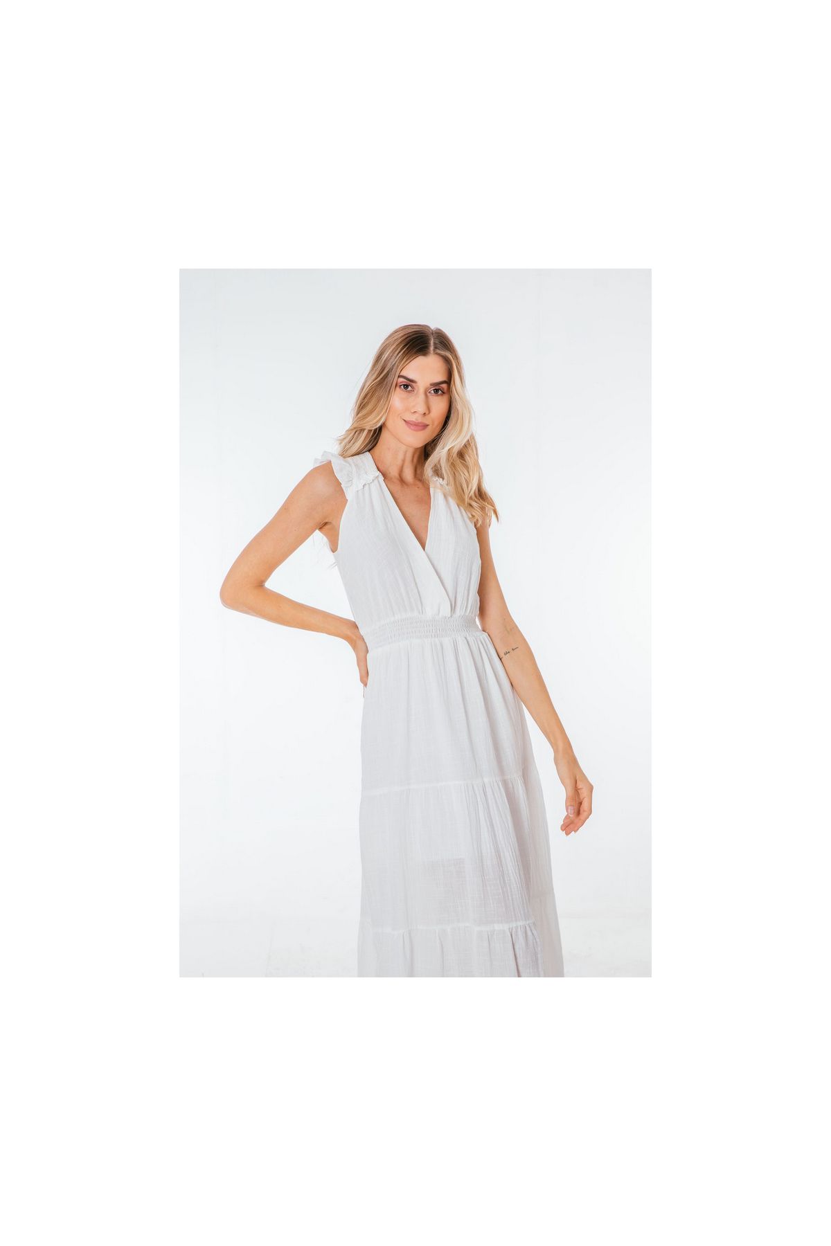 Vestido Babi longo com decote V lastex na cintura camadas na saia e babado na manga