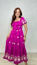 Vestido Ciganinha Com Lastex Com Bordado e Laço Fucsia