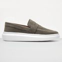 Mocassim Masculino Sola Alta Loafer Derby em Camurça - Oliva