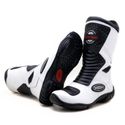 Bota motociclista cano médio couro legítimo semi-impermeável com ajuste em velcro na panturrilha nas cores Branco/Preto 420
