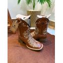 BOTA TEXANA CANO CAPOTINHA EM COURO MUSTANG BORDADO FLORES COM METAIS STRASS