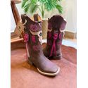 BOTA TEXANA EM COURO RECORTE TOURO BORDADO ROSA COM TRICE E CORDINHA