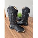 BOTA TEXANA EM COURO ESTILIZADO COBRA ALL BLACK BORDADO TRIBAL E NOSSA SENHORA + METAIS DOURADO