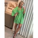 Vestido Curto Transpassado com Manga Flare Verde