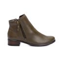 Bota Feminina Santo Charme em couro verde cano baixo solado borracha R14003.
