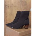 Bota De Tricô Com Bico Fino Marrom