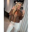  Jaqueta Feminina Alpelo de PU Com Detalhe Diagonal Caramelo