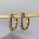 Brinco de argola trabalhado na micro zircônia