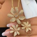 Conjunto cabo de aço com flor em micro zircônia 
