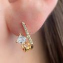 Brinco ear hook em zircônias