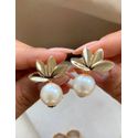 Brinco De Flor Detalhe De Perola 