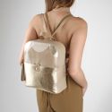 Mochila Feminina de Couro Legítimo cor Bege/Ourolight J.Gean 